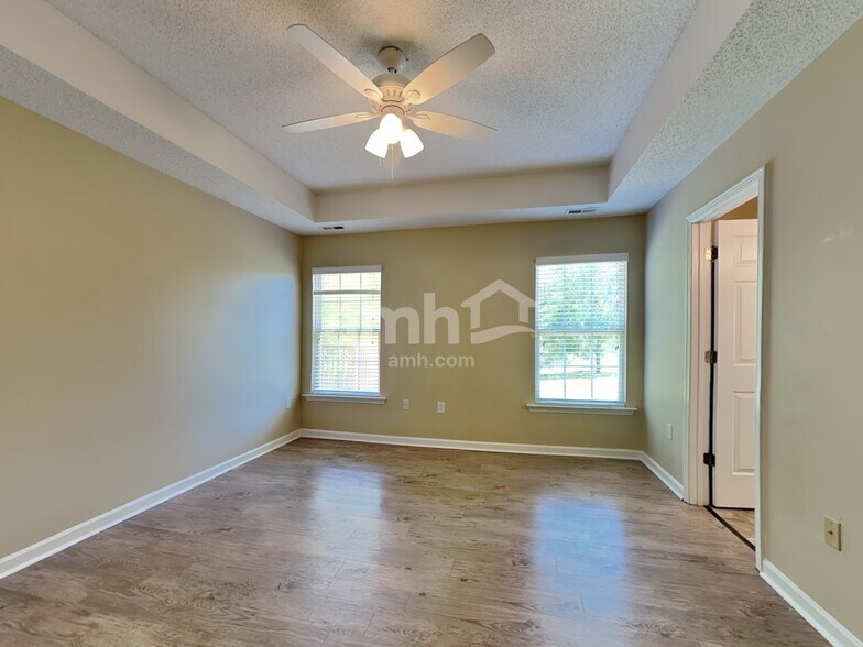 Building Photo - 202 Mare Ct