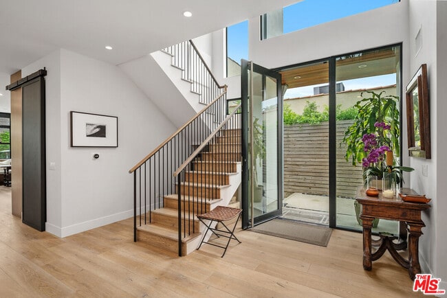 Building Photo - 2230 Malcolm Ave