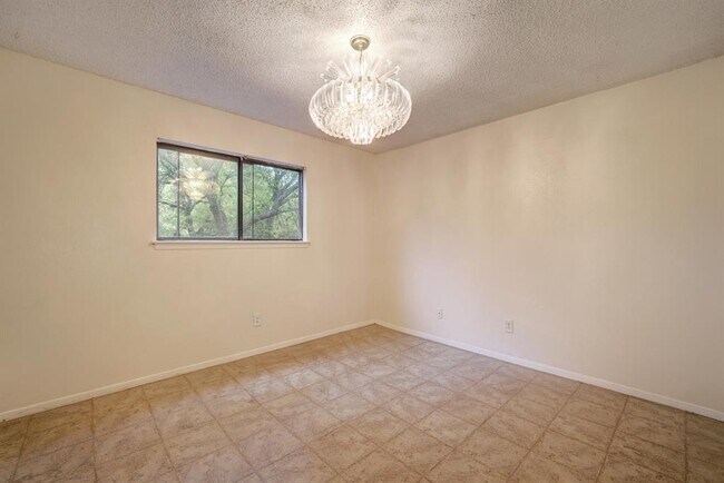 Building Photo - 10509 Doering Ln