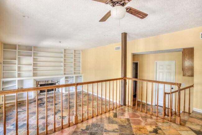 Building Photo - 4546 E Blue Jay Ave