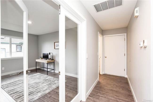 Building Photo - Remodeled Home in Mukilteo!