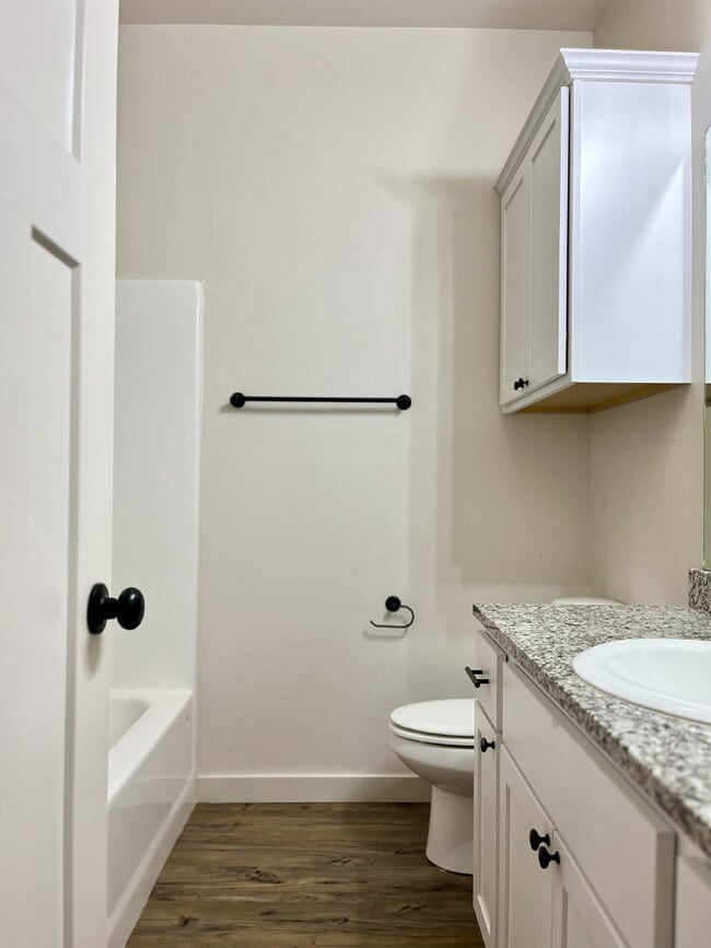 Building Photo - Beautiful Townhome in Viridian!