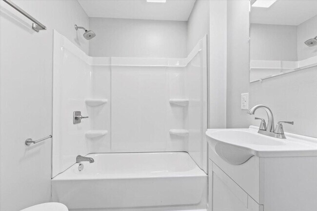 Building Photo - 105 Bluegrass Dr