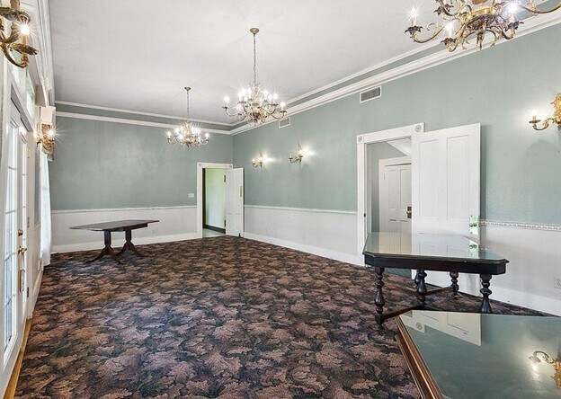 Building Photo - 250 N Main St