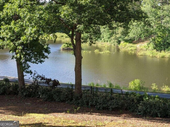 Building Photo - 1418 Foxhall Ln SE