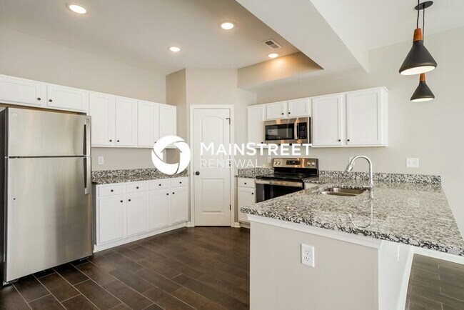 Building Photo - 3 Bedroom Pet-Friendly Home in Jeffersonville, IN with Main Street Renewal