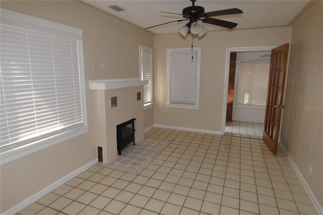 Building Photo - 210 43rd Ave N