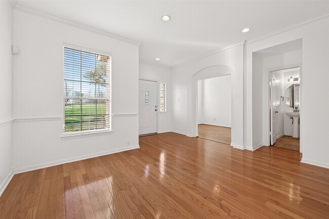 Building Photo - 17719 Brair Arbor