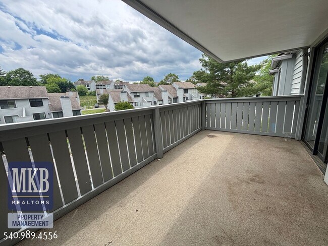 Building Photo - 2527 Gatehouse Ln
