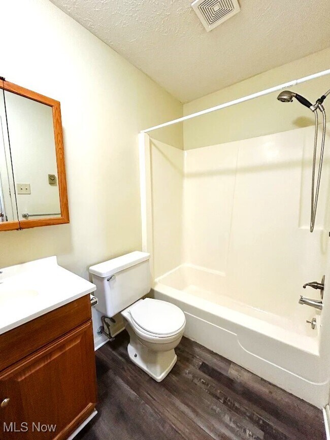 Building Photo - 200 Fernwood Rd