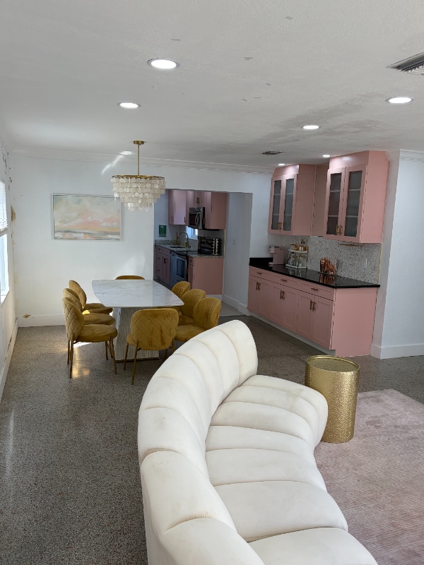 Building Photo - 305 NE 27th St