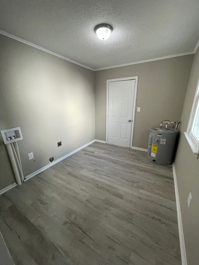 Building Photo - 613 Caldwell Ave NE