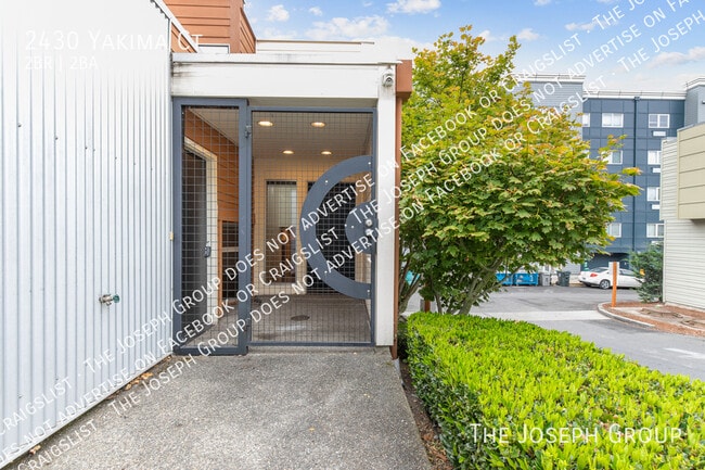 Building Photo - 2430 Yakima Ct