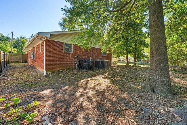 Building Photo - 1017 Onslow St