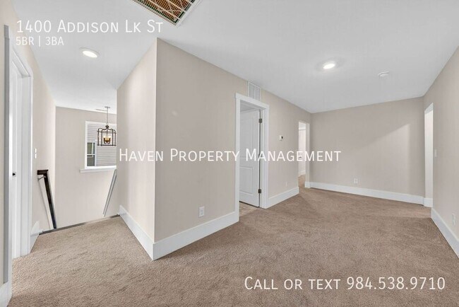 Building Photo - 1400 Addison Lk St