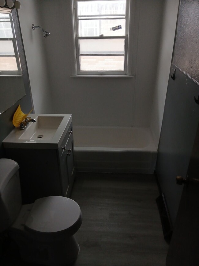 Building Photo - 1023 Irving Ave