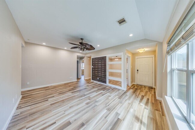 Building Photo - 2515 Cypress Island Dr