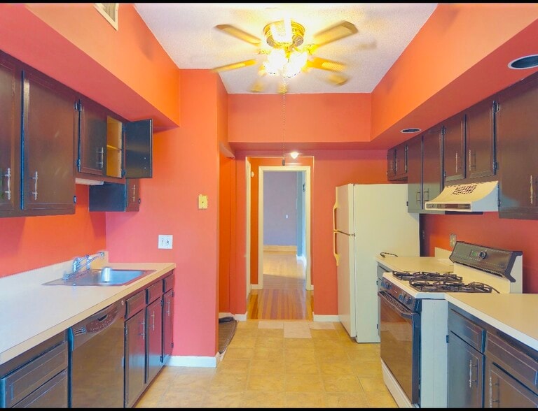 Building Photo - 421 Wethersfield Ave