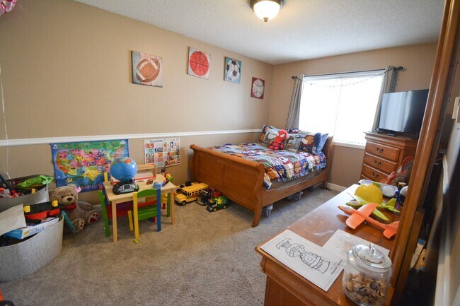 Building Photo - Spacious 4 bed 2 bath House For Rent