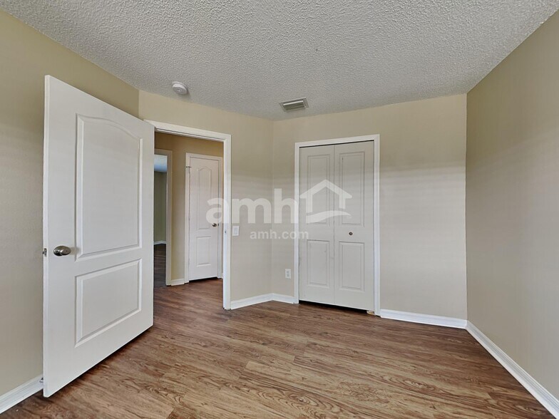 Building Photo - 12517 Midpointe Dr
