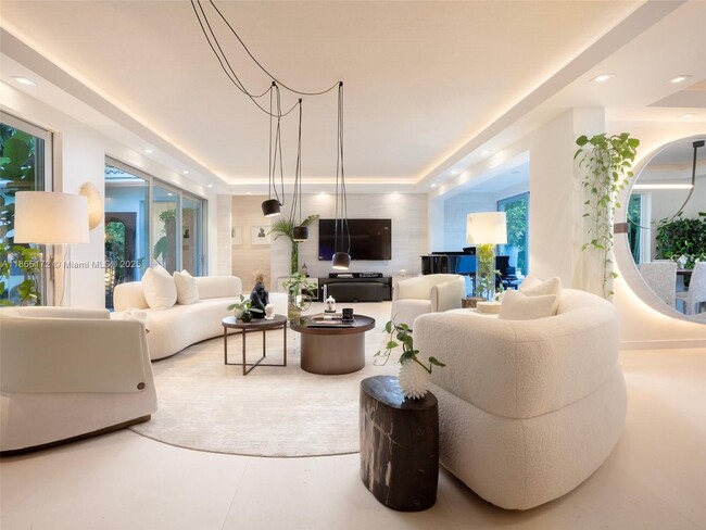Building Photo - 2840 Flamingo Dr