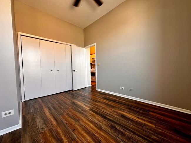 Building Photo - 556 W 37th St