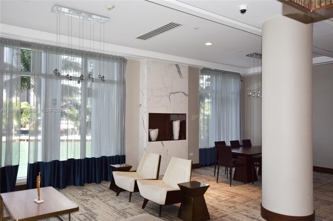 Building Photo - 801 Brickell Key Blvd