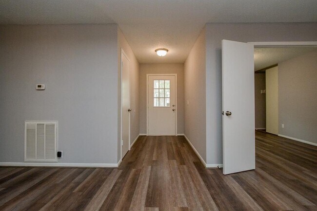Building Photo - 10302 Tablerock Dr