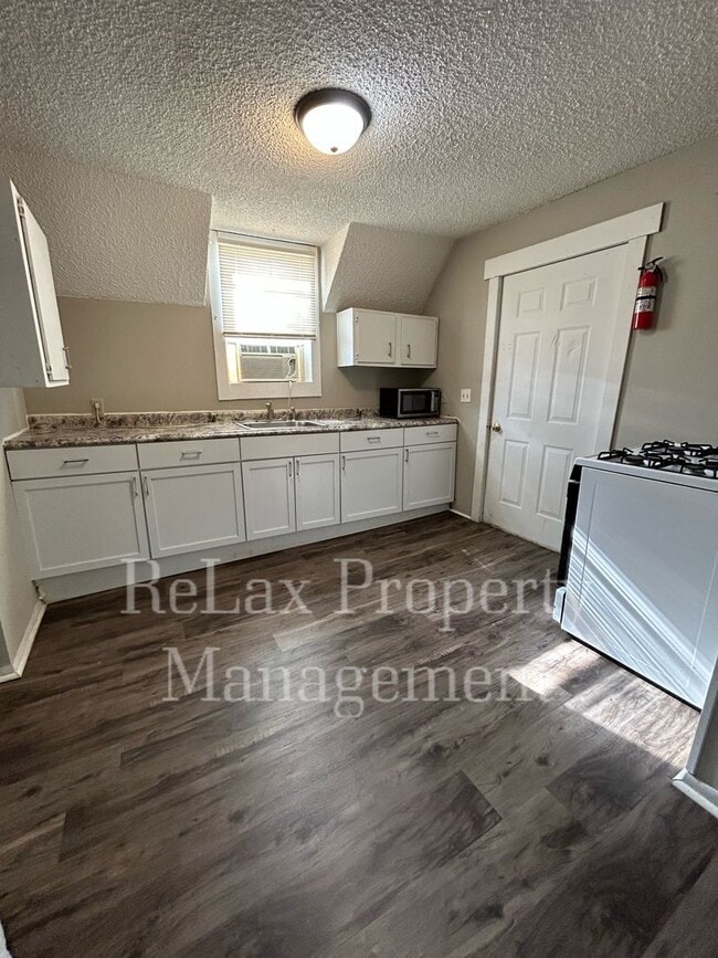 Building Photo - 205 Avon St