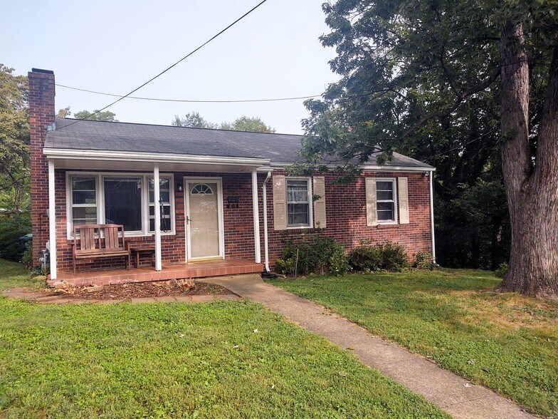 Building Photo - 818 Valley View Cir