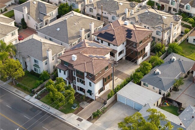 Building Photo - 905 Sunset Blvd