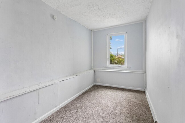 Building Photo - 511 Poppleton Ave