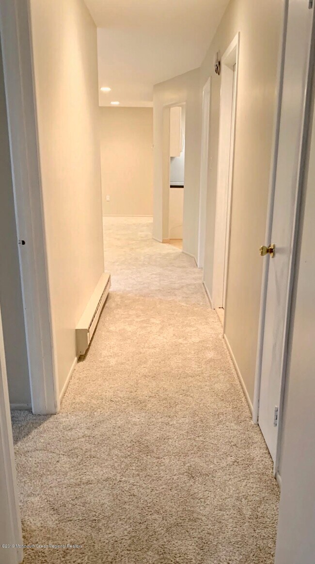 Building Photo - 122 Amberly Dr