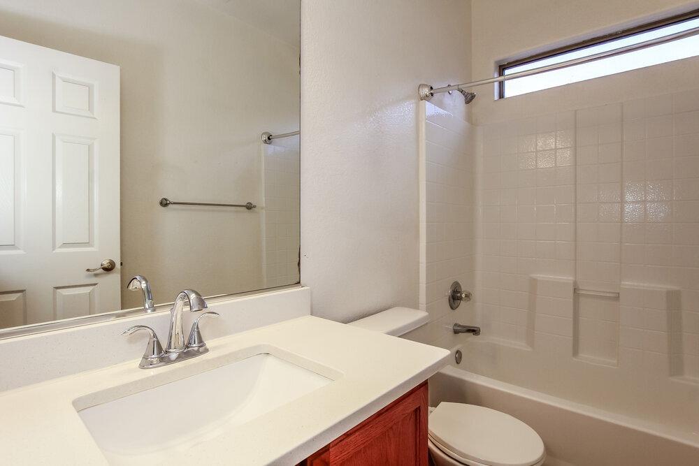 Building Photo - 505 W Del Rio Ln