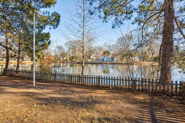 Building Photo - 3BR 2.5 BA Mid-Town Newport News