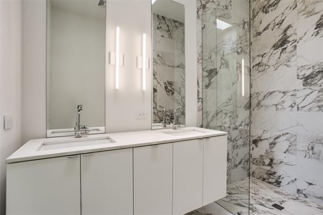 Building Photo - 2422 N Carroll Ave