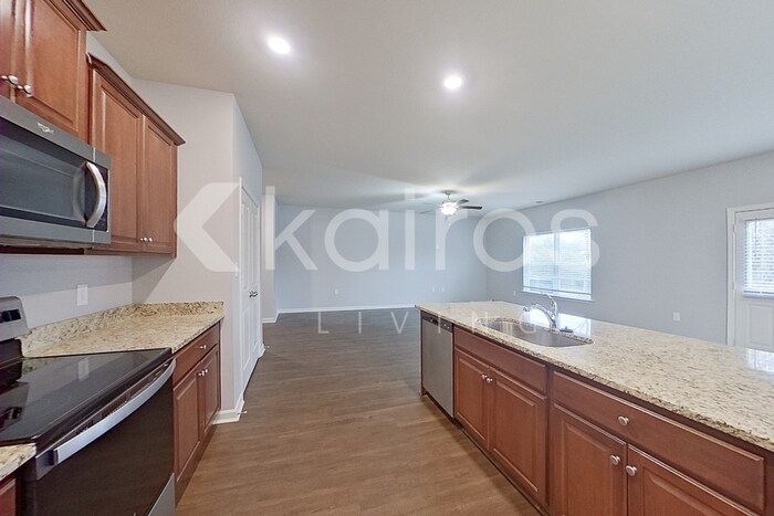 Building Photo - 1056 Pilgrim Ln