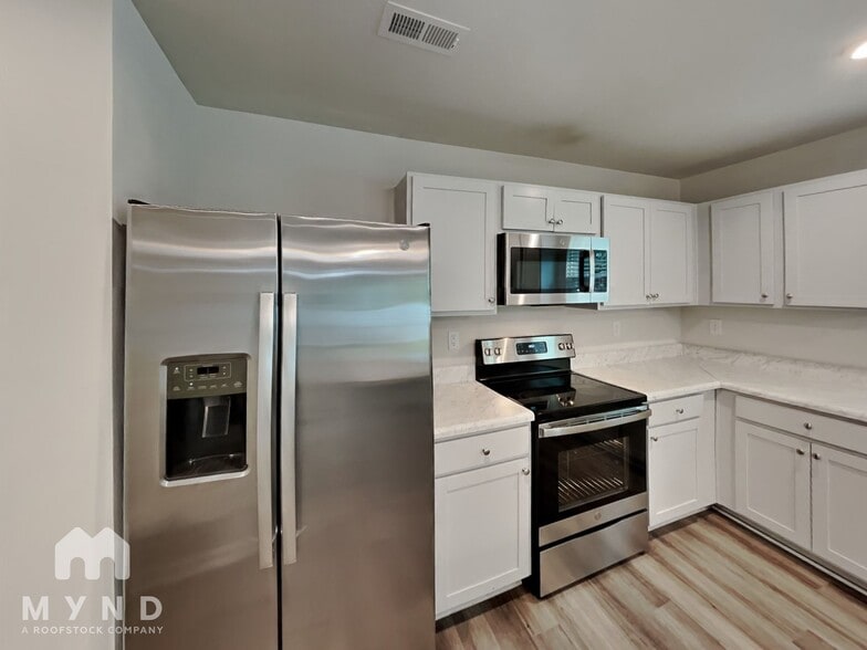 Building Photo - 7013 Ludell Ln