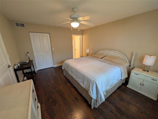 Building Photo - 3081 Holiday Springs Blvd