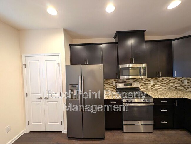 Building Photo - 4061 Zilker Park Dr