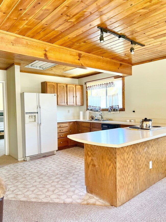 Building Photo - LARGE HOME WITH HUGE BONUS AREA