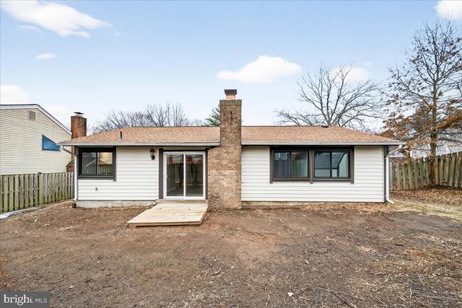 Building Photo - 6901 Vantage Dr