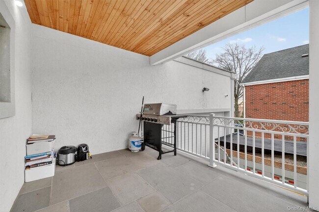 Building Photo - 92 Kimball Ave