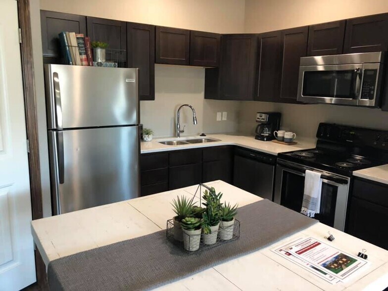 Building Photo - 5703 W 33rd Pl