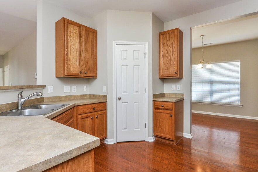 Building Photo - 1547 Cairo Way