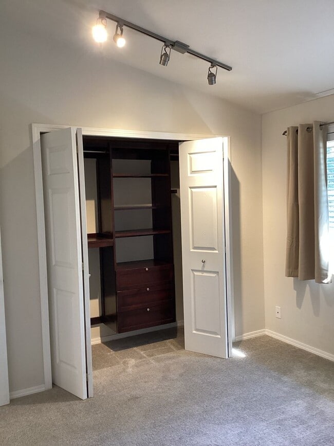 Building Photo - Charming Edmonds Condo with Two Garages and Modern Comforts