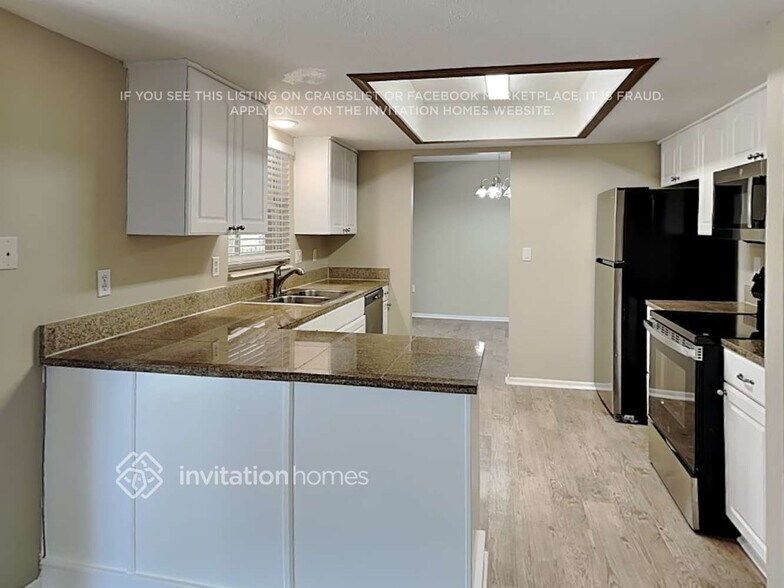 Building Photo - 3508 Kingswood Dr