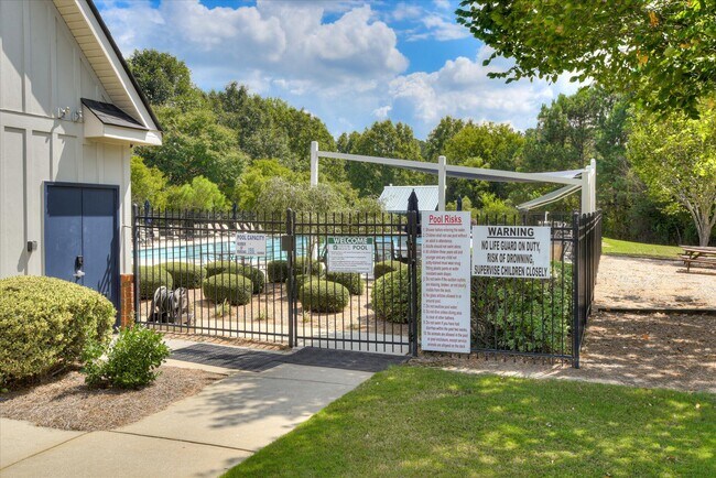 Building Photo - 4025-4025 Stowe Dr