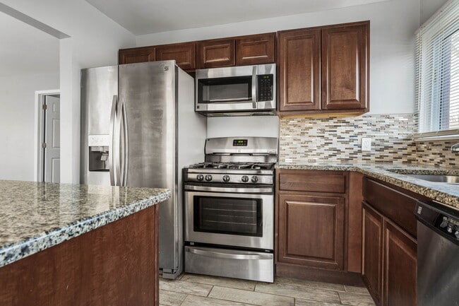 Building Photo - 21704 Jefferson St