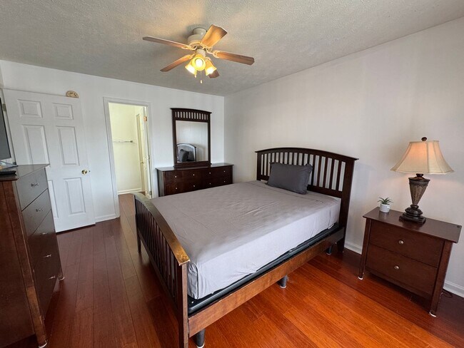 Building Photo - Myrtle Beach - 2 Bedroom / 2 Bathroom Furn...
